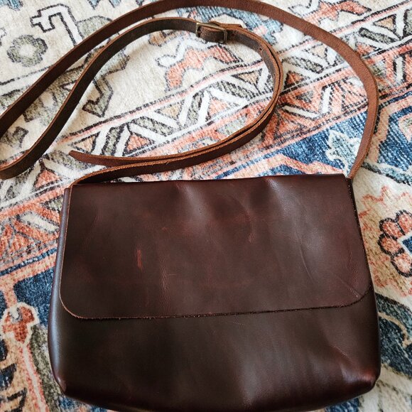 Full Grain Leather Small Crossbody Bag with adjustable strap - Picture 1 of 8